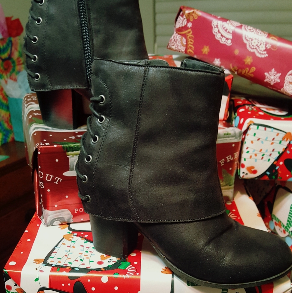 Fergalicous black leather ankle booties women's size 7 and half